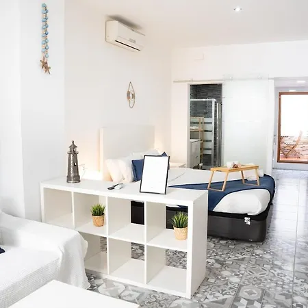 A 7 Minutos De La Playa Y Cerca De La Estacion De Autobus *