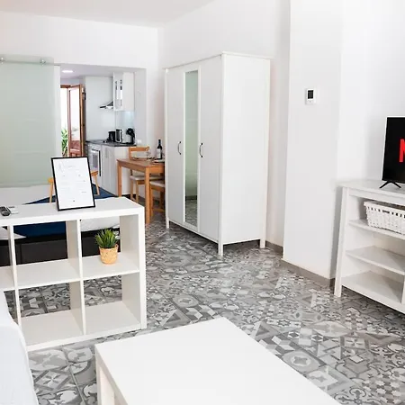 A 7 Minutos De La Playa Y Cerca De La Estacion De Autobus Apartman *