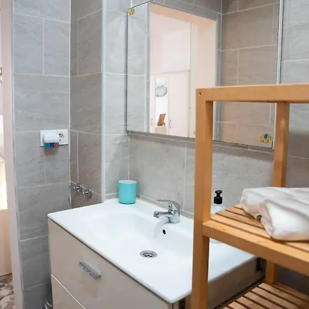 A 7 Minutos De La Playa Y Cerca De La Estacion De Autobus Apartman Valencia